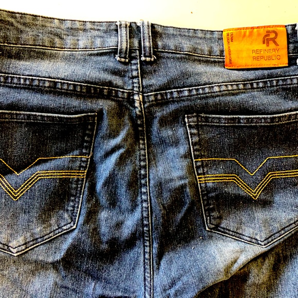 Men’s Refinery Republic Jeans in 40/32. - Picture 3 of 5